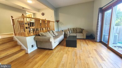 1989 Mayflower Dr, Woodbridge, VA 22192 - photo 2