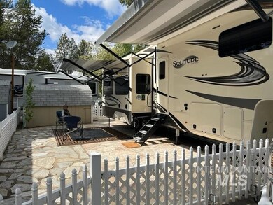 514 D22 N Sawyer St, Cascade, ID 83611 - photo 2