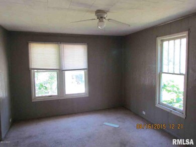 102 E Dayton St, Harrisburg, IL 62946 - photo 7
