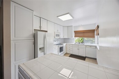 16892 Limelight Cir unit B, Huntington Beach, CA 92647 - photo 6