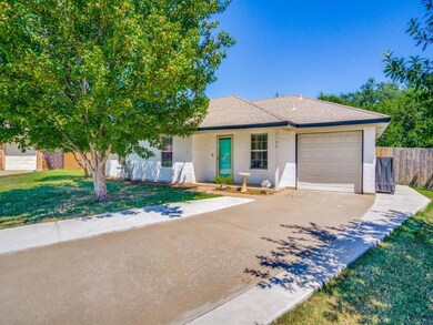 1102 Lynnwood Ct, Cleburne, TX 76033 - photo 2