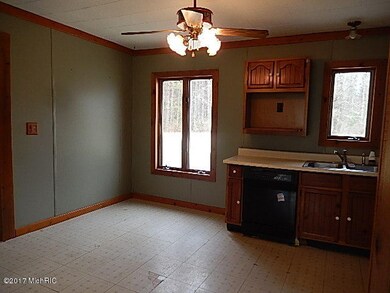2985 Middle Lake dine