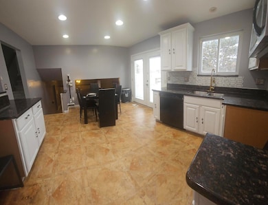 29730 Mackenzie Cir E, Warren, MI 48092 - photo 5