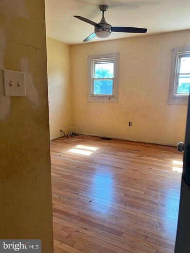 115 W Mill Ave, Capitol Heights, MD 20743 - photo 7