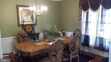 17067 Anns Brook Ct, Woodbridge, VA 22191 - photo 3