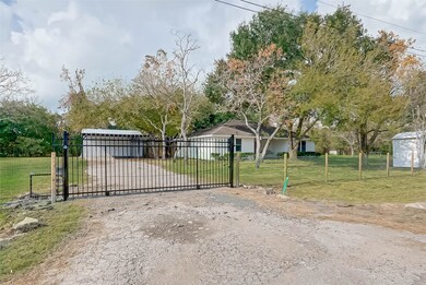 4812 Hill Rd, Alvin, TX 77511 - photo 2