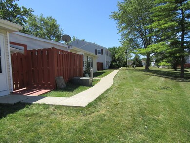 1811 Jamestown Cir unit 3194, Hoffman Estates, IL 60169 - photo 2