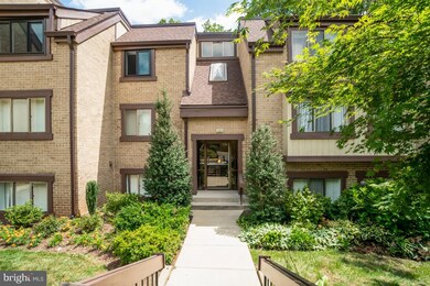 1665 Parkcrest Cir unit 300, Reston, VA 20190 - photo 3