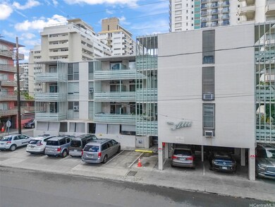 The Alii is a a charming 4-story Co-op building in