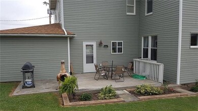 Side Deck great for family entertaining