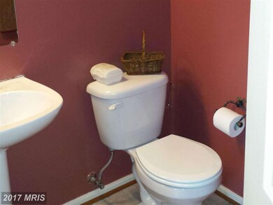 7214 Willow Hill Dr, Capitol Heights, MD 20743 - photo 4