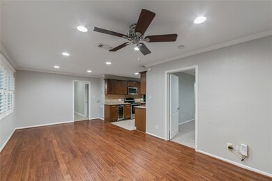 402 E 27th St, Houston, TX 77008 - photo 2