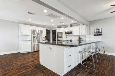 Crisp, updated kitchen with recent stainless appli