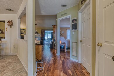 4732 Connor foyer
