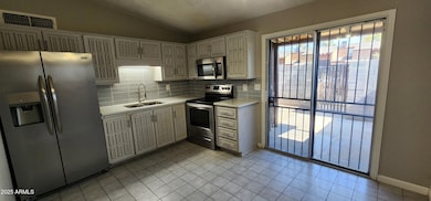 02 - Kitchen