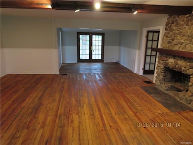 Looking from Living Room back towards the sitting 