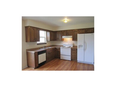 All kitchen appliances stay! Love that refrigerato
