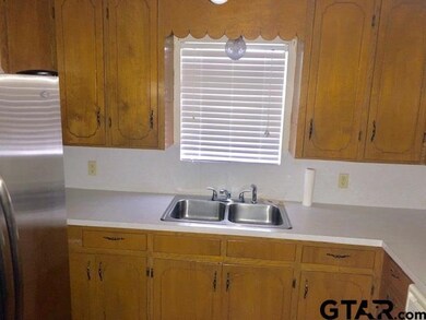 700 700 N Leota St, Longview, TX 75601 - photo 5