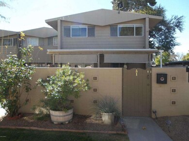 RARE END UNIT W/PRIVATE COURTYARD