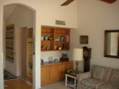 Arizona room to hall way