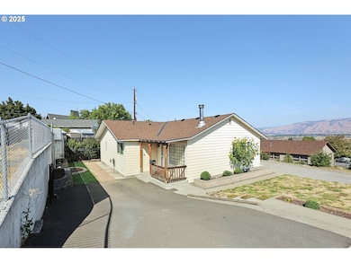 1705 Nevada St, the Dalles, OR 97058 - photo 4