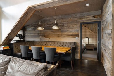 2504_snowcloud_711_interior_dining