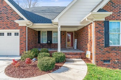 957 Chamberlin Dr, Asheboro, NC 27205 - photo 3