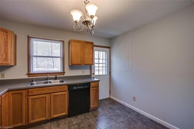 1574 Leslie St, Asheboro, NC 27205 - photo 7