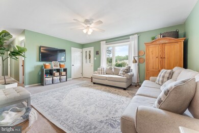 27 Roberta Ln, Royersford, PA 19468 - photo 5