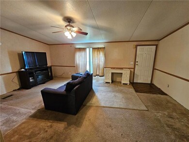 133 Greentree Ct, Bath, PA 18014 - photo 4