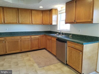 347 Montgomery Cir, Stephens City, VA 22655 - photo 5