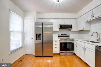6309 Littlefield Ct, Centreville, VA 20121 - photo 4