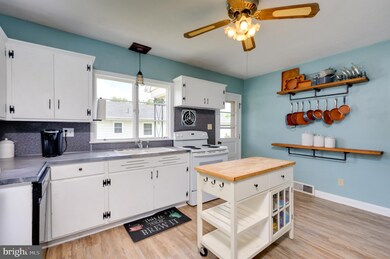 110 W Myrtle St, Littlestown, PA 17340 - photo 5