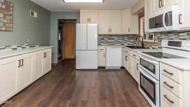 1025 N 4th St, Bismarck, ND 58501 - photo 6