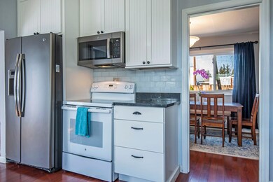 327 SW 10th St Redmond OR-print-006-017-