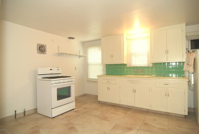 372W 18thSt 022