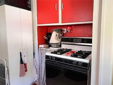 908 E 22nd Ct, Des Moines, IA 50317 - photo 4