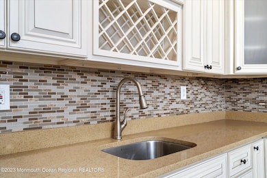 10-103D_Broadgate_Ct-10