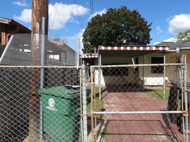 3805 Melbourne St, Houston, TX 77026 - photo 5