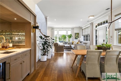 Wetbar and Dining Room