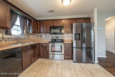 140 Gentry Crossings Ct, Mount Washington, KY 40047 - photo 6