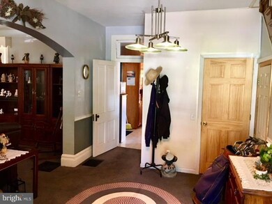 452 W Queen St, Chambersburg, PA 17201 - photo 4
