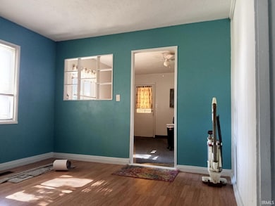 654 N Crescent Dr, Frankfort, IN 46041 - photo 3