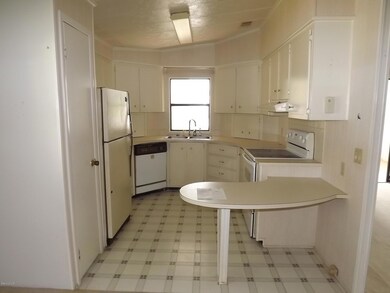 619 Amaryllis - Kitchen