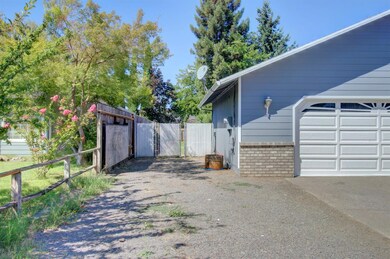 1533 Valley View Dr, Medford, OR 97504 - photo 2