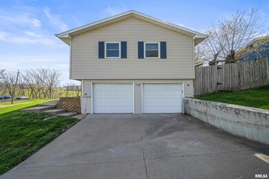 749 W 53rd St, Davenport, IA 52806 - photo 3