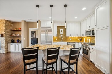 This kitchen is a modern and stylish kitchen with a clean and elegant design. Key features include:  Cabinetry: Crisp white shaker-style cabinets with black handles, offering a classic and clean look.