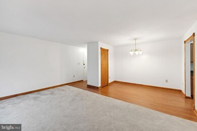 10724 West Dr unit 104, Fairfax, VA 22030 - photo 2