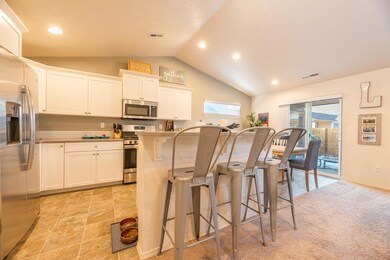 3647 SW Pumice Ave, Redmond, OR 97756 - photo 6