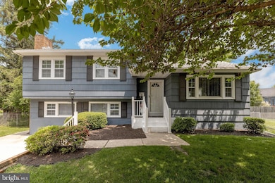 433 Parkview Dr, Mount Holly, NJ 08060 - photo 2